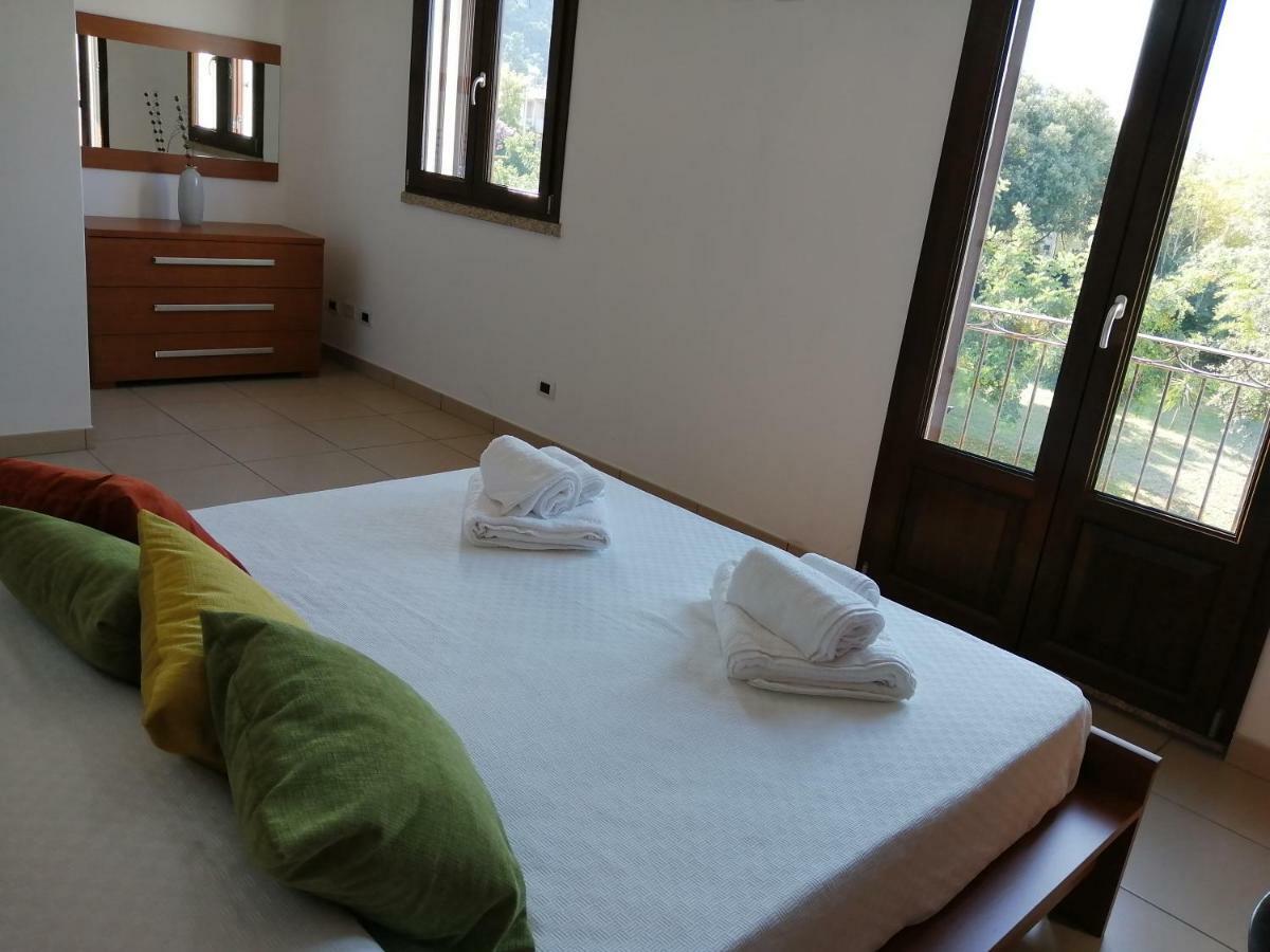 토르톨리 Casa Il Cortile Fiorito 아파트 외부 사진